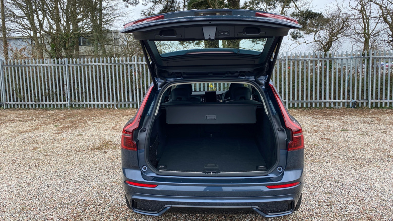 Volvo XC60 2.0 B5P Plus Dark 5dr AWD Geartronic Petrol Estate